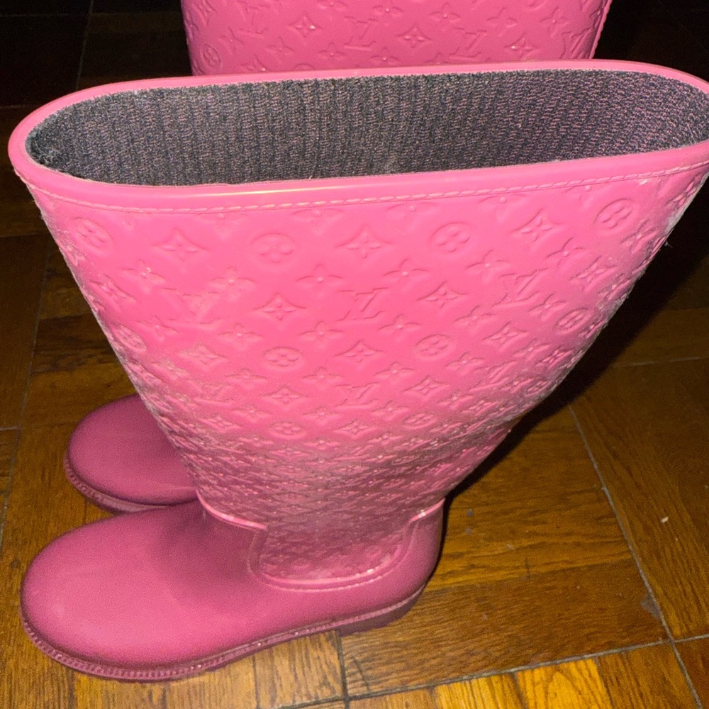 Authentic Louis Vuitton Women's Pink Rain Boots size 39 - Picture 7 of 7